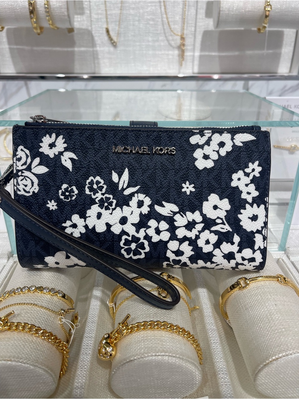 MICHAEL KORS JST Lg Double Zip Printed Signature Logo Wristlet Wallet 
Admiral
N - Picture 9 of 16